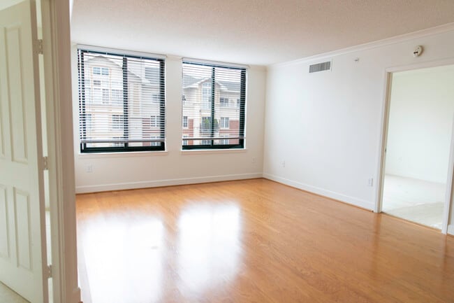Building Photo - 1220 N Fillmore St
