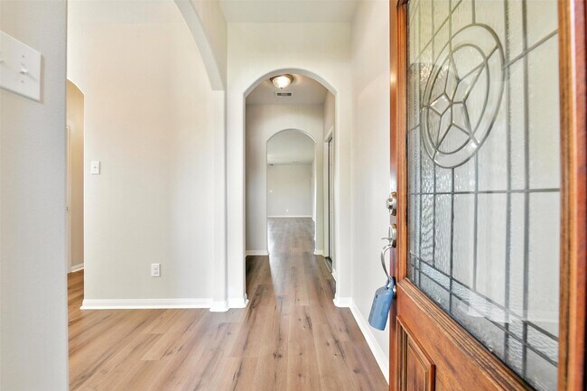 Building Photo - 737 Grassy Knoll Ln