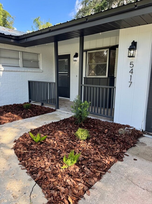 Building Photo - 3 Bedroom , 2 Bath home with office!
