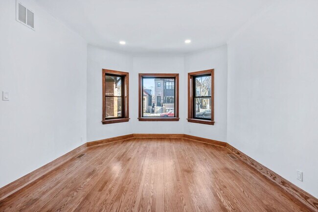 Foto del edificio - 2624 N Albany Ave