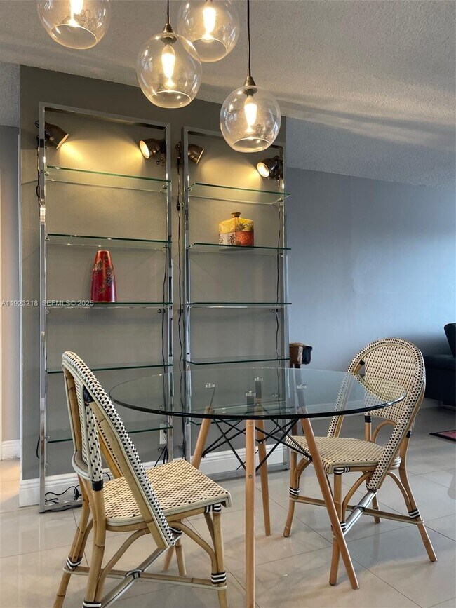 Foto del edificio - 301 Golden Isles Dr