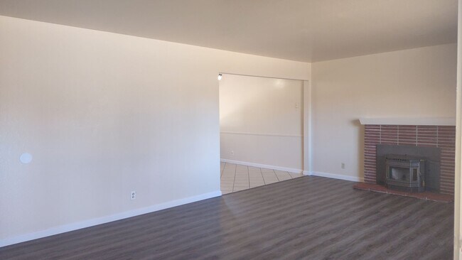 Building Photo - 5490 King Rd