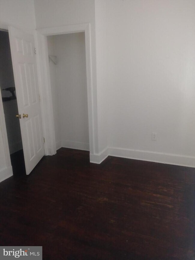 Foto del edificio - 3350 N Water St