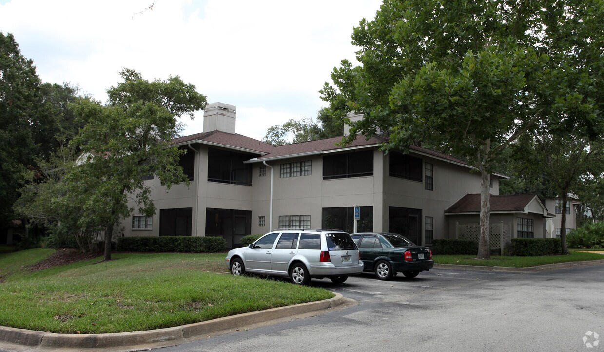 Lake Crest Condominium Association Apartments Jacksonville Fl Apartments Com