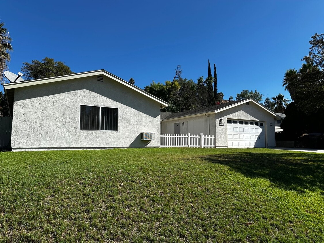Riverside Home For Rent- 3 bedrooms! - Riverside Home For Rent- 3 bedrooms!
