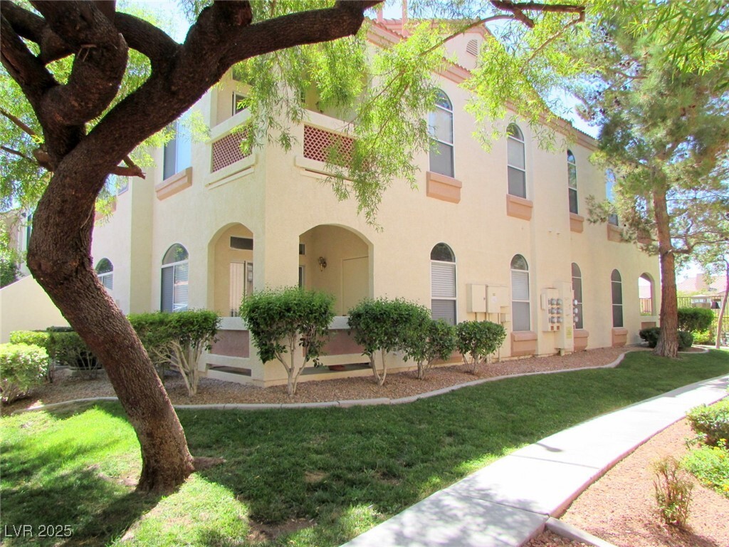 Primary Photo - 700 Carnegie St