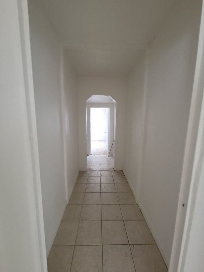 Building Photo - 3 Bedroom home conveniently located in the heart of Merced
