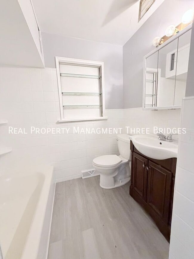 Building Photo - 536 Ames Pl