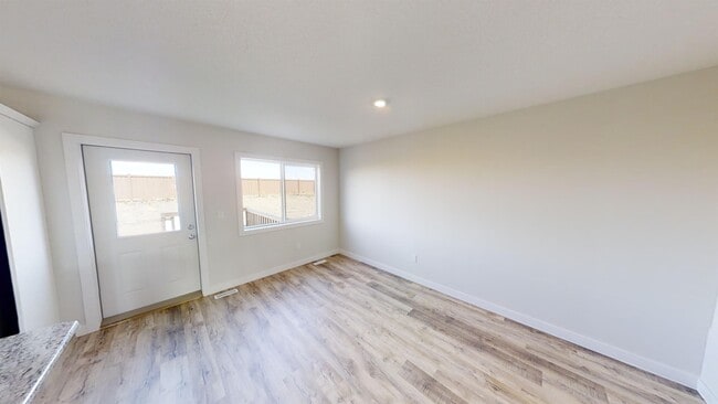 Building Photo - 9508B-95113 113 Ave