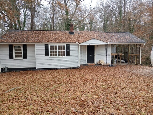 Building Photo - 3 Bedroom in Greenville