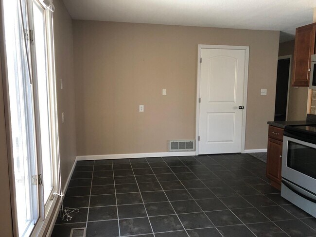 Dining Area - 2627 Struthmore Dr
