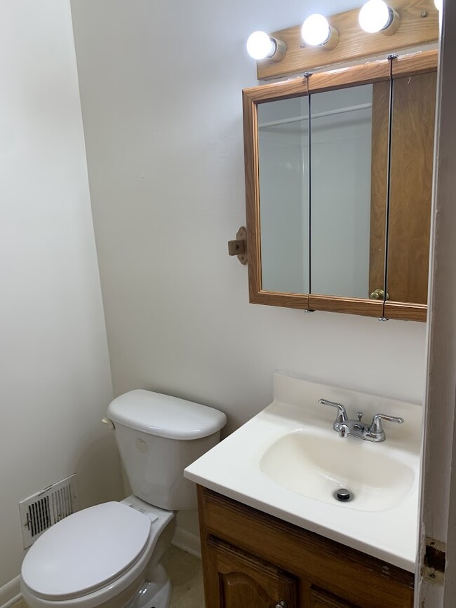 Building Photo - 5 Mount Royal Ct