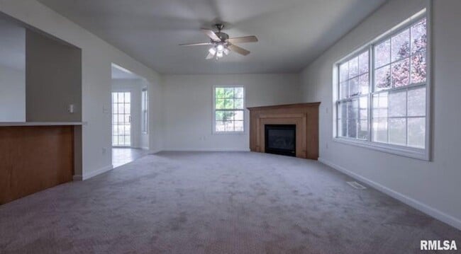 Building Photo - 1611 W Geneva Rd