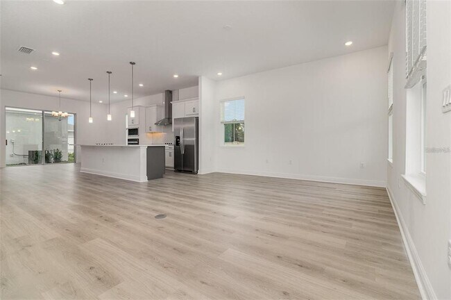 Foto del edificio - 16758 Hamlin Vis Aly