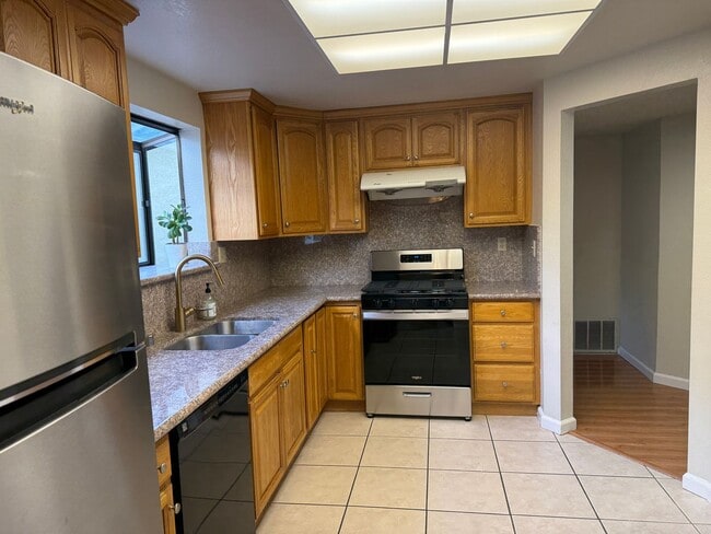 Foto del edificio - 4 Bedroom Almaden Home