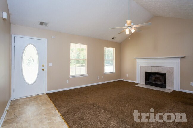 Foto del edificio - 100 5 Oaks Dr