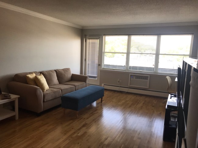 Living room - 3150 Excelsior Blvd