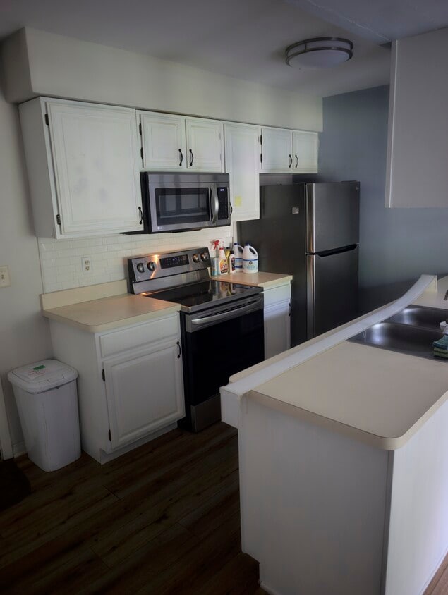 Kitchen - 324 Lexington Ave
