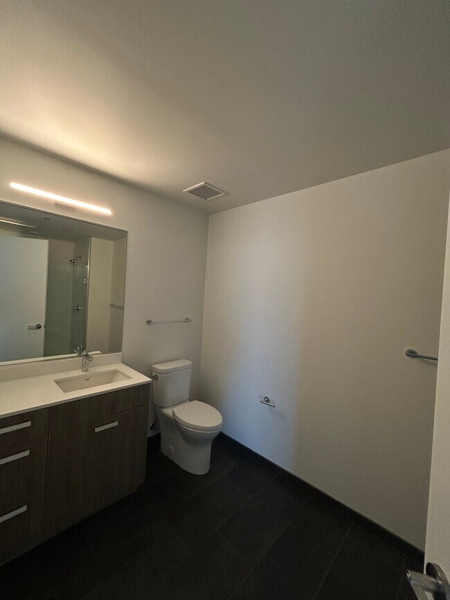 Foto del edificio - 458 E Waterside Dr
