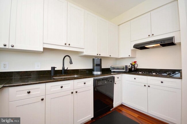 Building Photo - 940 Astern Way