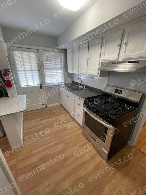 Foto del edificio - 3510 Rosewood Ave