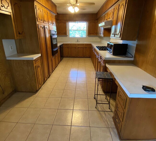 Foto del edificio - 206 East Powell Street, Willis, TX 77378 -...