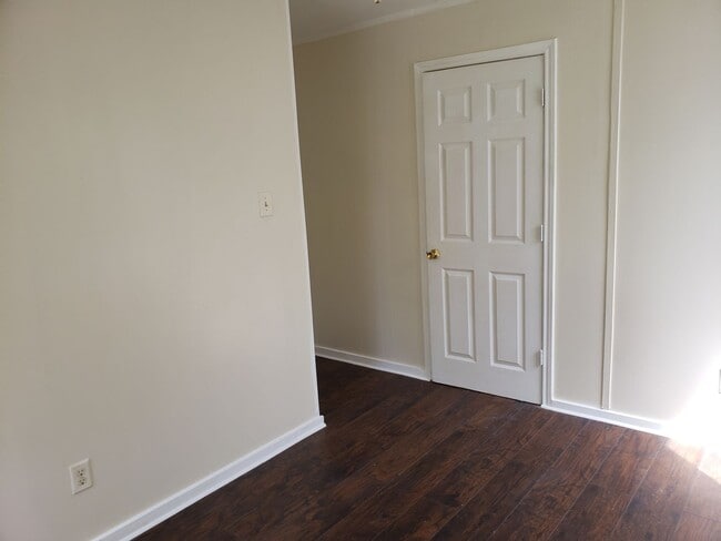 Building Photo - Central air and Heat 4 Bedroom home