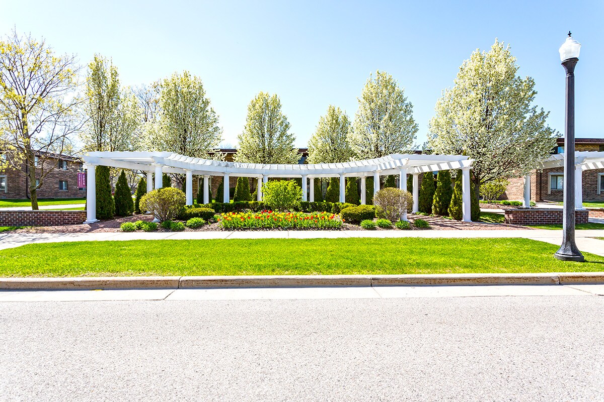 Norhardt Apartment Homes Rentals in Brookfield at 1995 Norhardt Dr