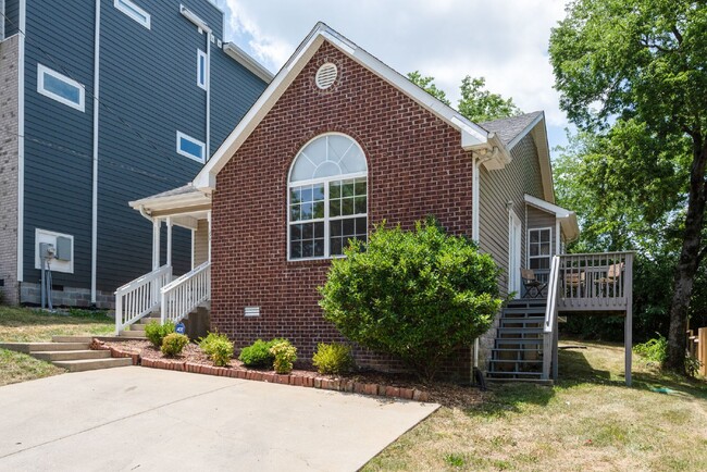 Building Photo - Comfy 3BR/2BA house near Centennial Park a...