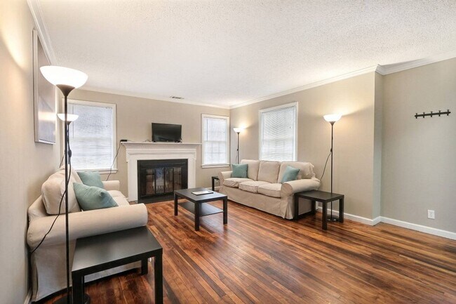 Foto del edificio - Large 3BR/1BA East Savannah House For Rent
