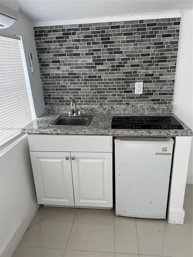 Foto principal - 6651 Custer St
