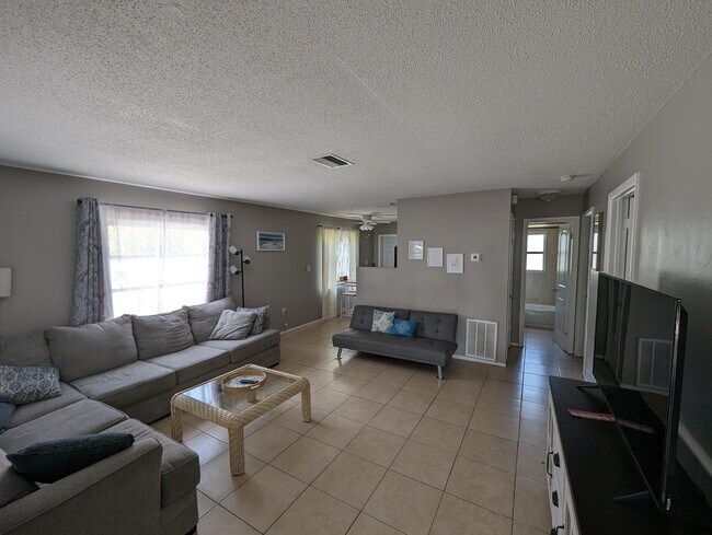 Foto del edificio - 8022 43rd Ave W