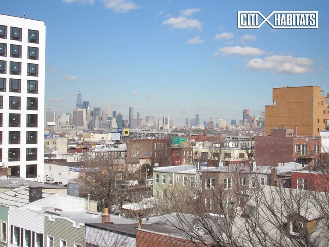 Building Photo - 198 19th St