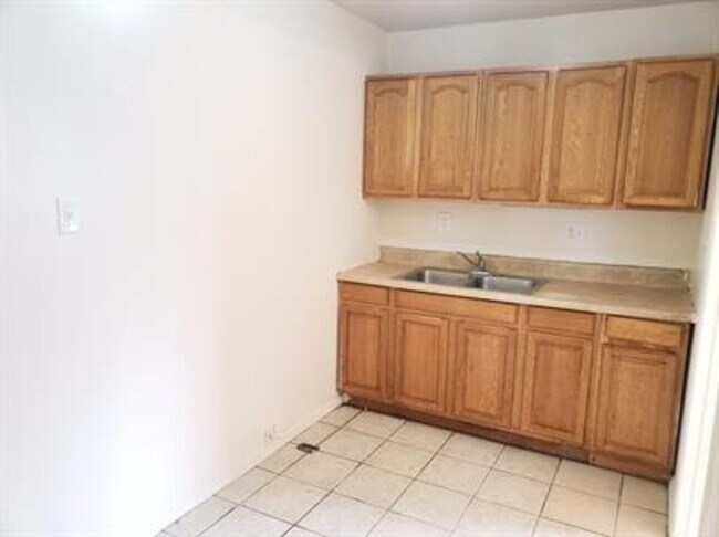 Foto del edificio - 311 E Magnolia Street - 1