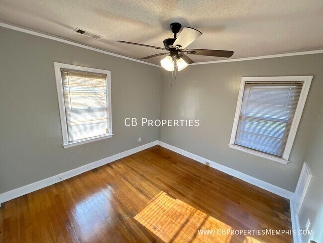 Building Photo - 1323 Victor Dr