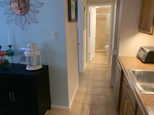 Building Photo - 21 Monroe St