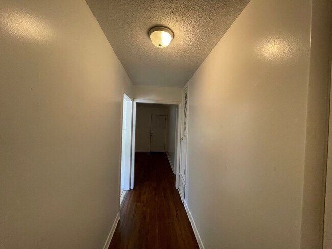 Building Photo - Home For Rent