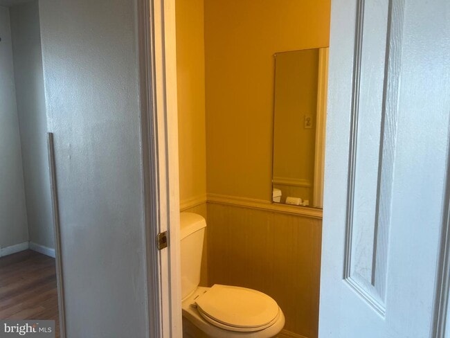 Building Photo - 16 N Pendleton Ct