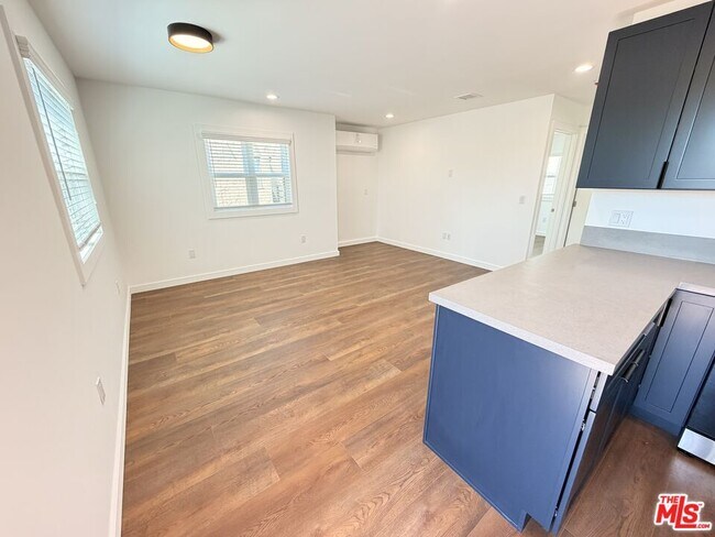 Foto del edificio - 818 N Harper Ave