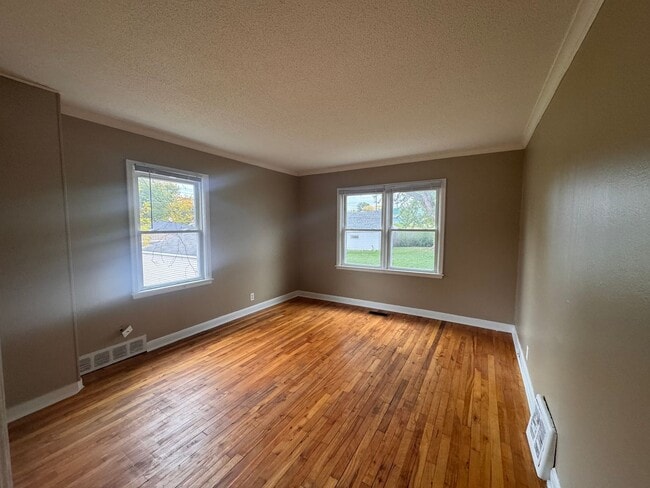 Building Photo - 1643 5th St E