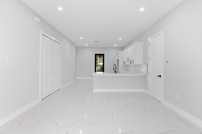 Building Photo - 3501 10th St SW