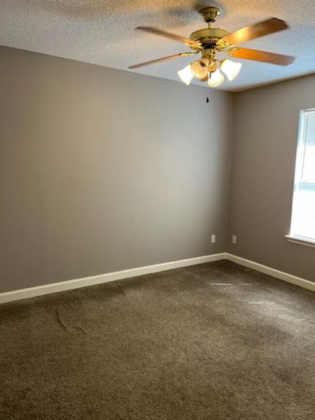Building Photo - 2BD/2B Duplex in Valdosta City Limits
