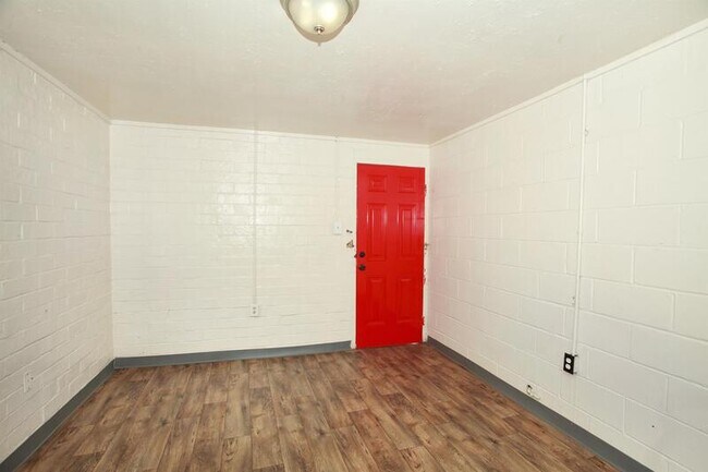 Foto del edificio - 741 Woodard Ave