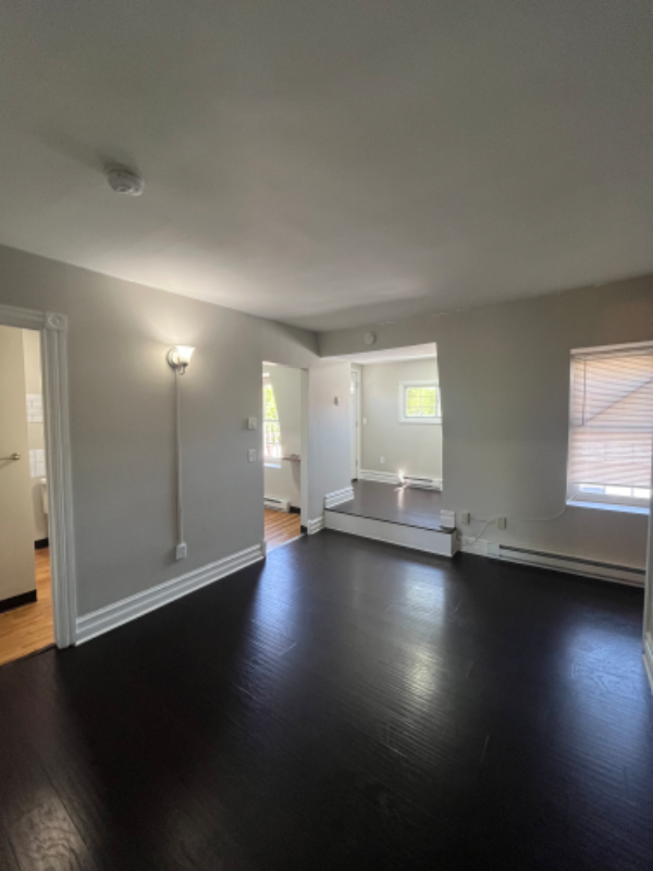 Building Photo - 104 N 10th St