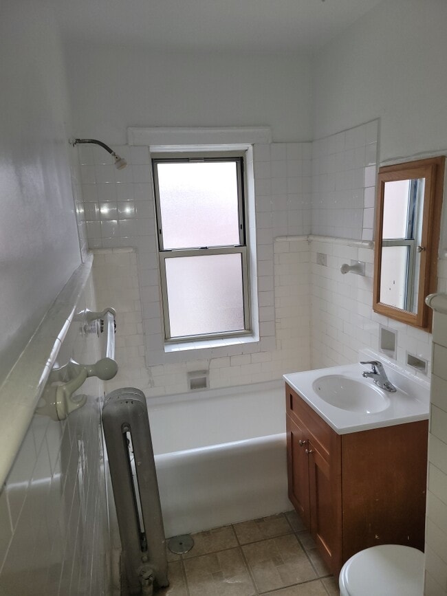 Building Photo - 6930 S Crandon Ave