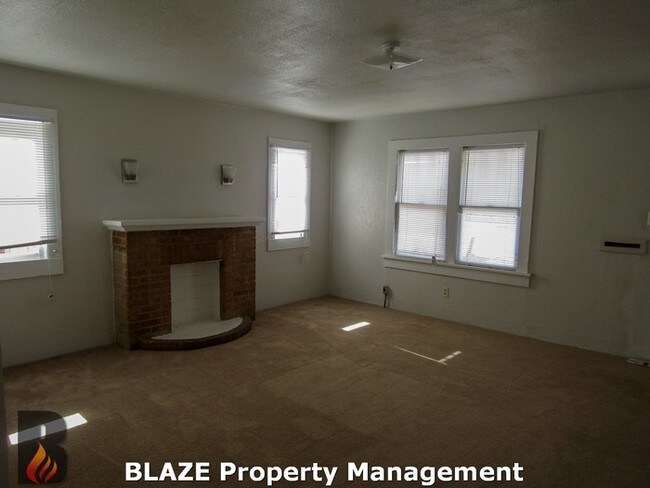 Building Photo - 716 N Mirror St