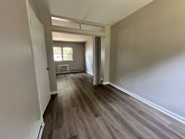 Foto del edificio - 7596 Bellehaven Dr