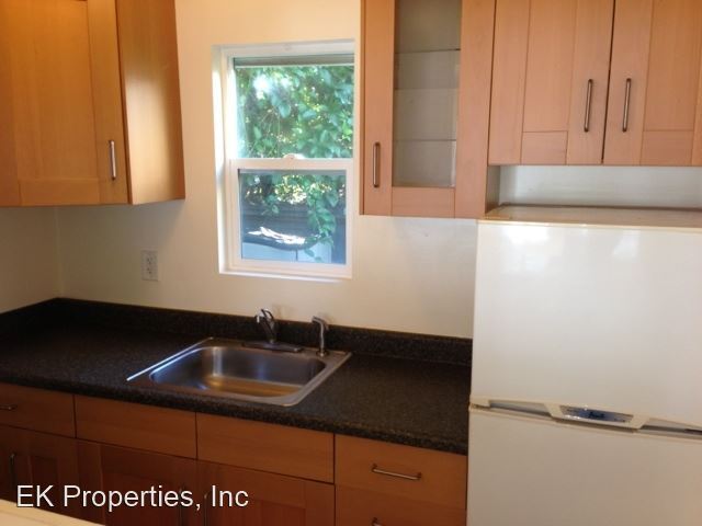 Building Photo - 215-221 Lolita St