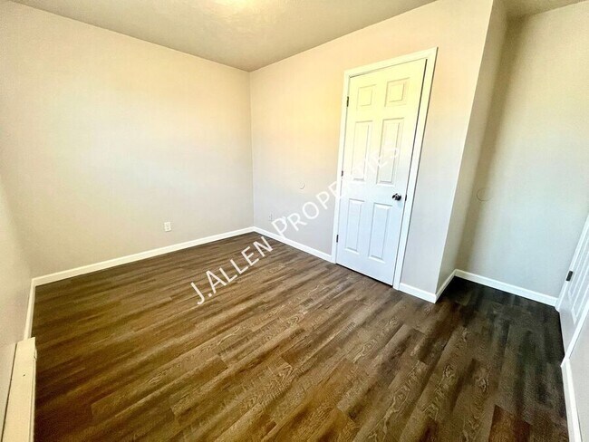 Building Photo - 107 Gold Strike Dr