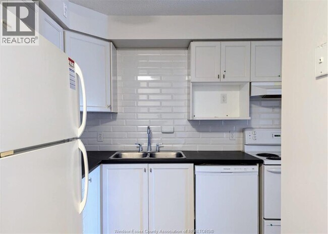Building Photo - 1323 Langlois Ave